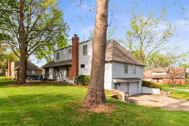 401 S Sunset Lane, Raymore, MO 64083