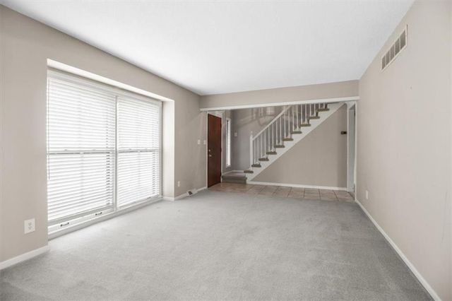 401 S Sunset Lane, Raymore, MO 64083