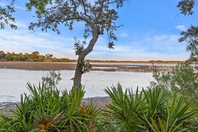 18 Indian Hill Ln, Hilton Head Island, SC 29926