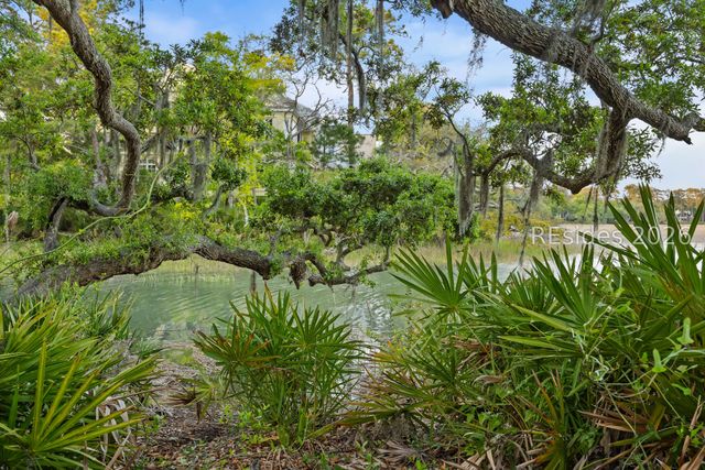 18 Indian Hill Ln, Hilton Head Island, SC 29926