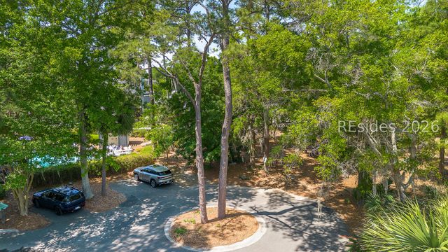 18 Indian Hill Ln, Hilton Head Island, SC 29926