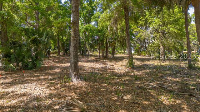 18 Indian Hill Ln, Hilton Head Island, SC 29926