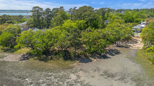 18 Indian Hill Ln, Hilton Head Island, SC 29926