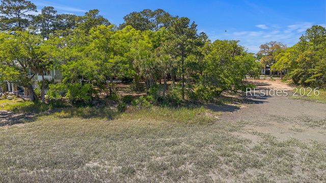 18 Indian Hill Ln, Hilton Head Island, SC 29926