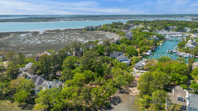 18 Indian Hill Ln, Hilton Head Island, SC 29926