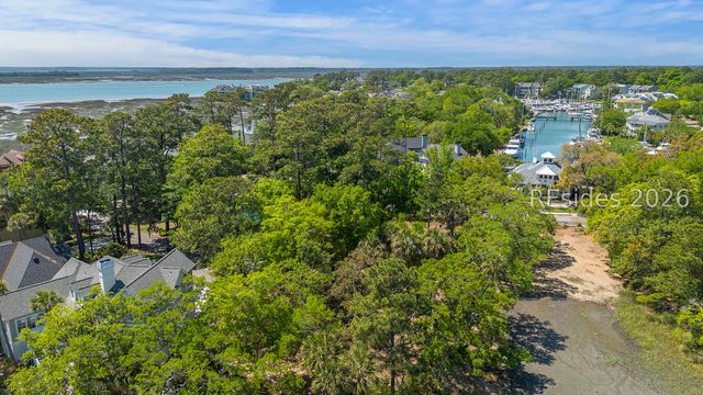 18 Indian Hill Ln, Hilton Head Island, SC 29926