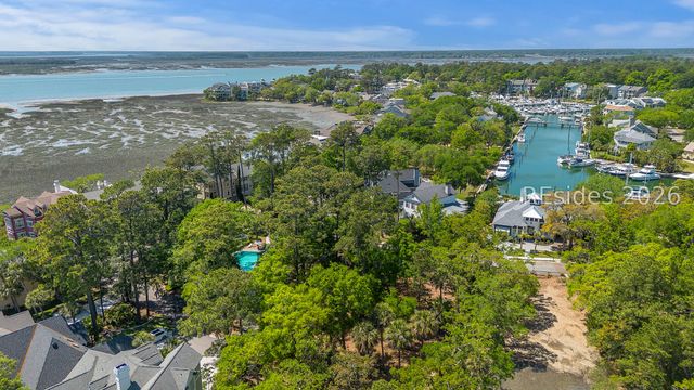 18 Indian Hill Ln, Hilton Head Island, SC 29926