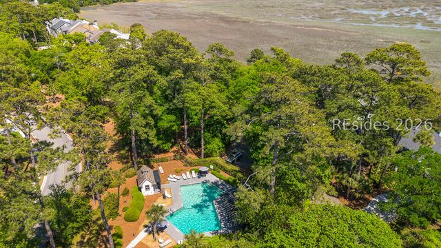 18 Indian Hill Ln, Hilton Head Island, SC 29926
