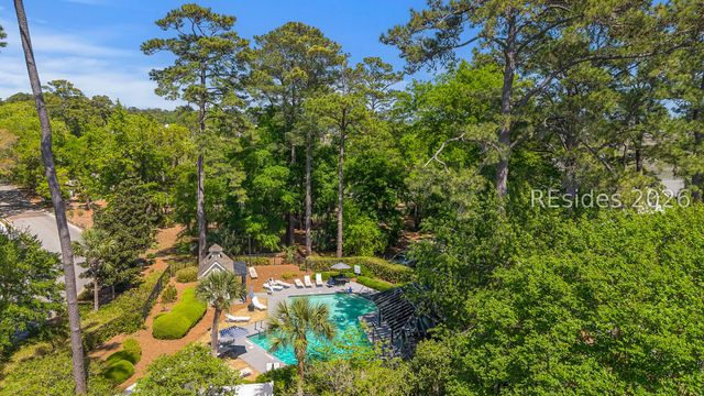 18 Indian Hill Ln, Hilton Head Island, SC 29926