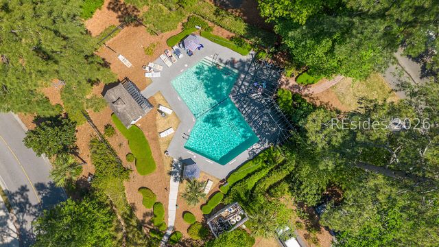 18 Indian Hill Ln, Hilton Head Island, SC 29926