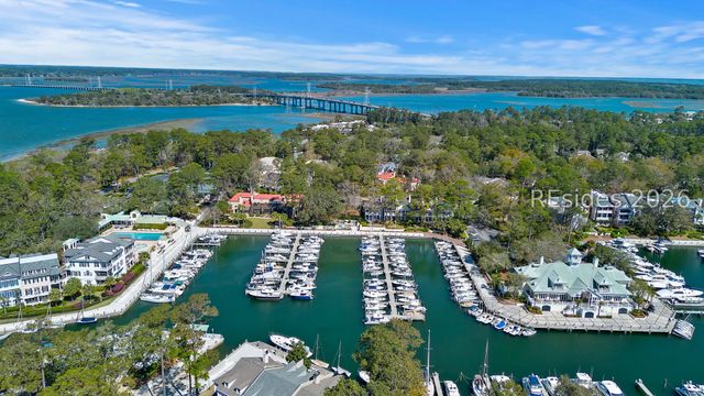 18 Indian Hill Ln, Hilton Head Island, SC 29926
