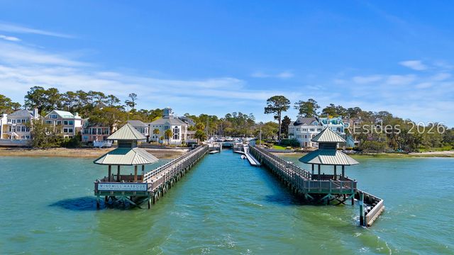 18 Indian Hill Ln, Hilton Head Island, SC 29926