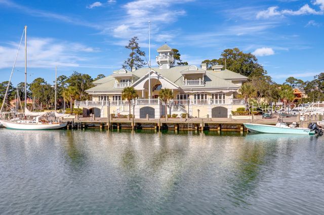 18 Indian Hill Ln, Hilton Head Island, SC 29926