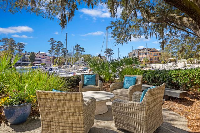 18 Indian Hill Ln, Hilton Head Island, SC 29926