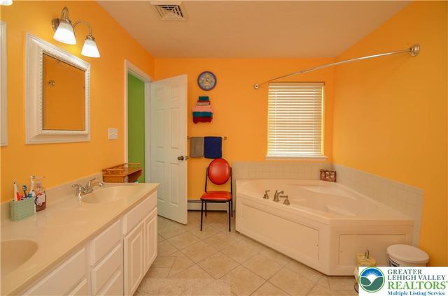1214 Shadblow Road, Tobyhanna Twp, PA 18346