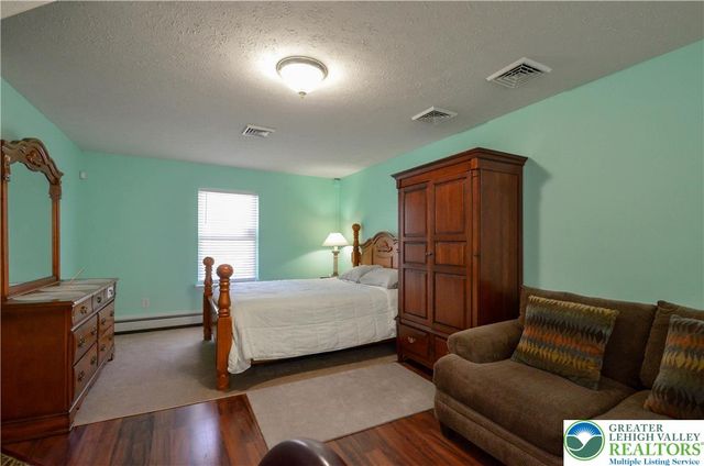 1214 Shadblow Road, Tobyhanna Twp, PA 18346