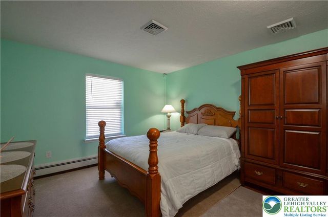1214 Shadblow Road, Tobyhanna Twp, PA 18346