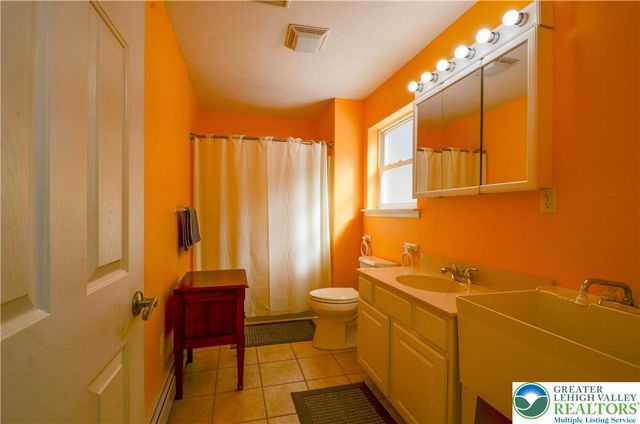 1214 Shadblow Road, Tobyhanna Twp, PA 18346