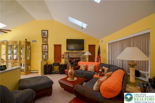 1214 Shadblow Road, Tobyhanna Twp, PA 18346