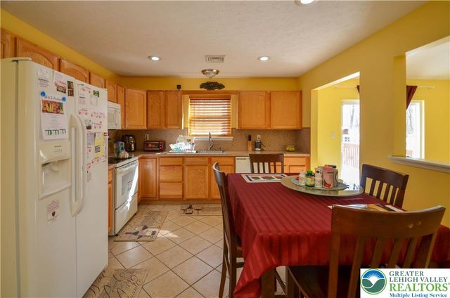 1214 Shadblow Road, Tobyhanna Twp, PA 18346