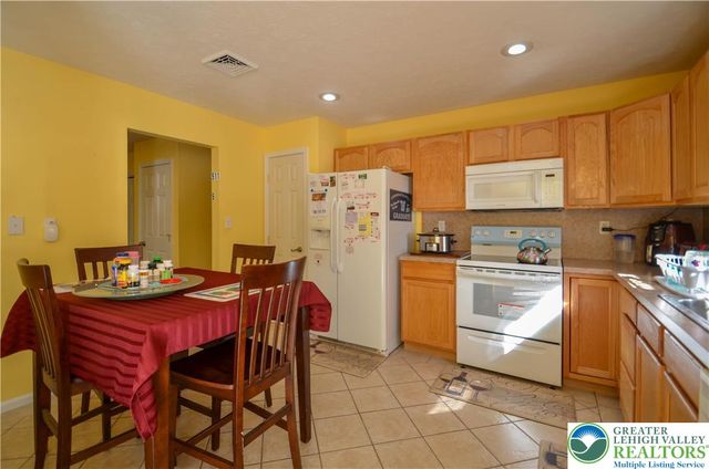1214 Shadblow Road, Tobyhanna Twp, PA 18346