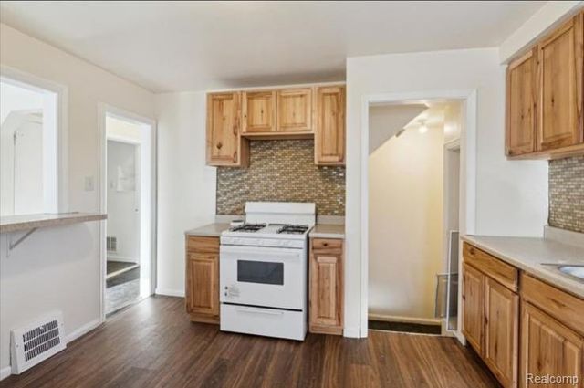 8615 Strathmoor Street, Detroit, MI 48228