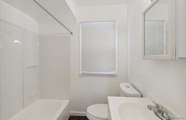 8615 Strathmoor Street, Detroit, MI 48228