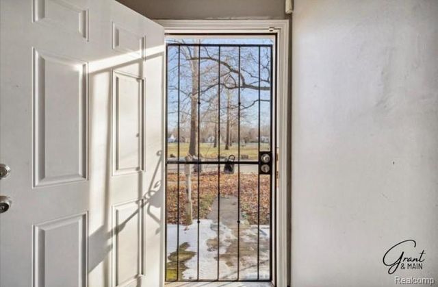 8615 Strathmoor Street, Detroit, MI 48228