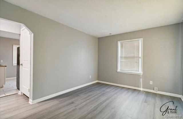 8615 Strathmoor Street, Detroit, MI 48228