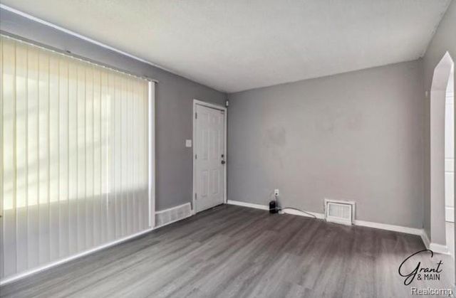 8615 Strathmoor Street, Detroit, MI 48228