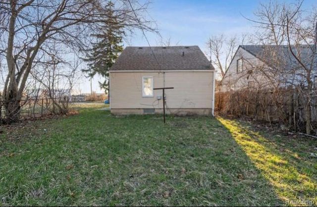 8615 Strathmoor Street, Detroit, MI 48228