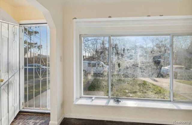 8615 Strathmoor Street, Detroit, MI 48228