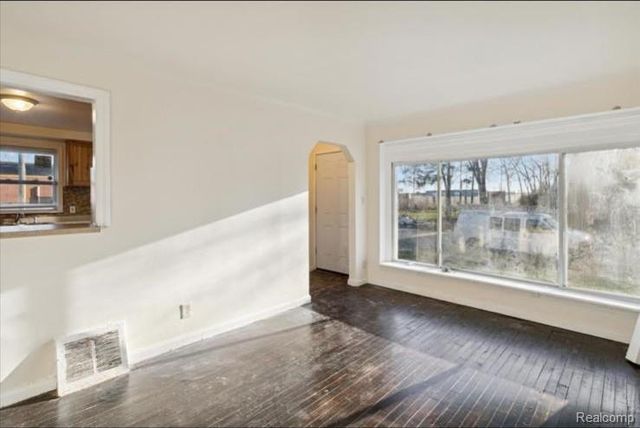 8615 Strathmoor Street, Detroit, MI 48228