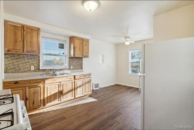 8615 Strathmoor Street, Detroit, MI 48228