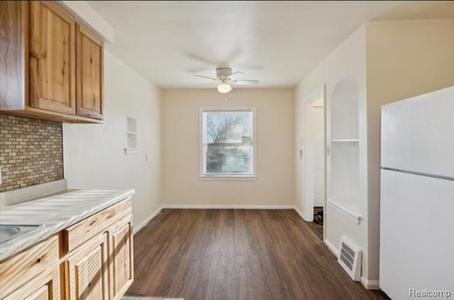 8615 Strathmoor Street, Detroit, MI 48228