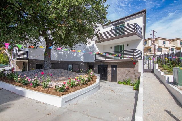 2225 Mira Vista Avenue 104, Montrose, CA 91020