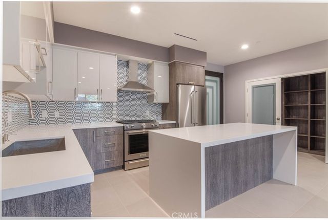 2225 Mira Vista Avenue 104, Montrose, CA 91020