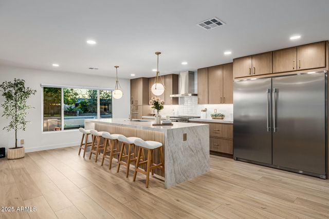 8238 E JACKRABBIT Road, Scottsdale, AZ 85250