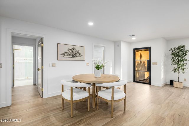 8238 E JACKRABBIT Road, Scottsdale, AZ 85250