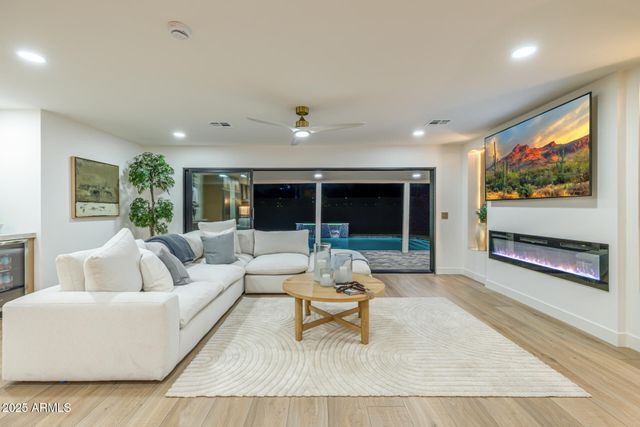 8238 E JACKRABBIT Road, Scottsdale, AZ 85250