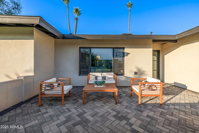 8238 E JACKRABBIT Road, Scottsdale, AZ 85250