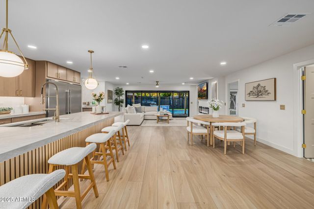 8238 E JACKRABBIT Road, Scottsdale, AZ 85250