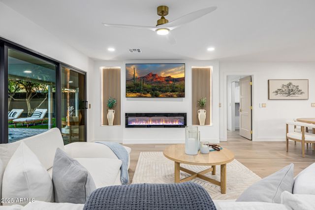 8238 E JACKRABBIT Road, Scottsdale, AZ 85250