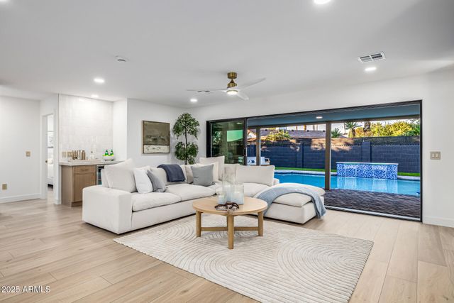 8238 E JACKRABBIT Road, Scottsdale, AZ 85250