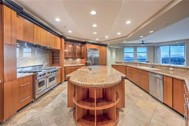 9101 Alta Drive 502, Las Vegas, NV 89145