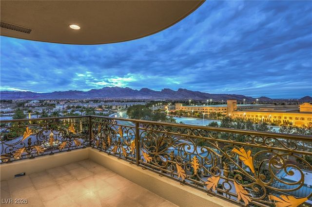 9101 Alta Drive 502, Las Vegas, NV 89145