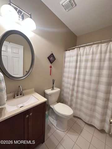512 Abby Road, Middletown, NJ 07748
