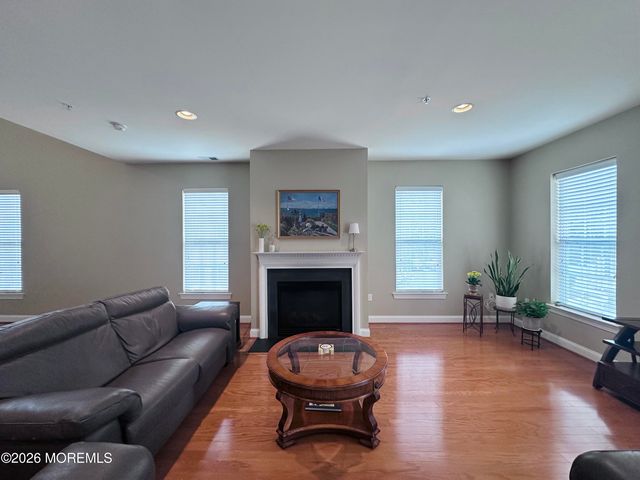 512 Abby Road, Middletown, NJ 07748