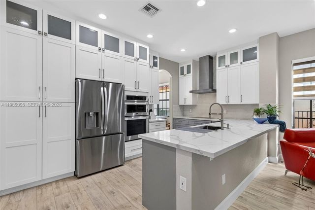 8782 NW 41st St, Cooper City, FL 33024