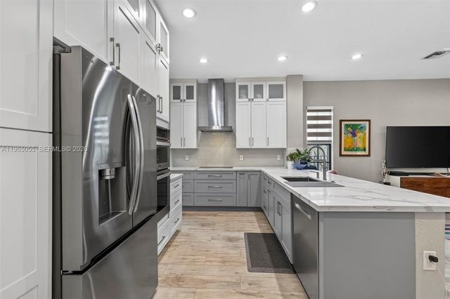 8782 NW 41st St, Cooper City, FL 33024